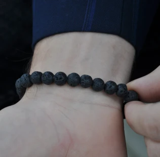 bransoletka-meska-koralikowa-z-korona.jpg