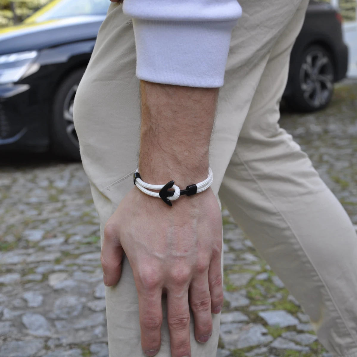 meska-bransoletka-paracord-biala-z-kotwica.jpg