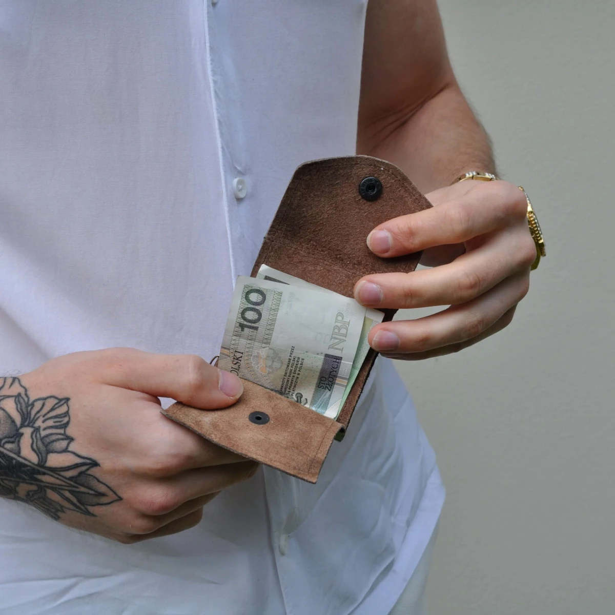 banknotowka-handmade-ze-skory-czarna-meska.jpg