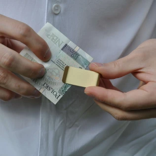 klips-meski-na-gotowke-zloty-polysk.jpg