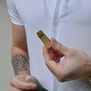 klips-meski-na-gotowke-zloty-polysk.jpg