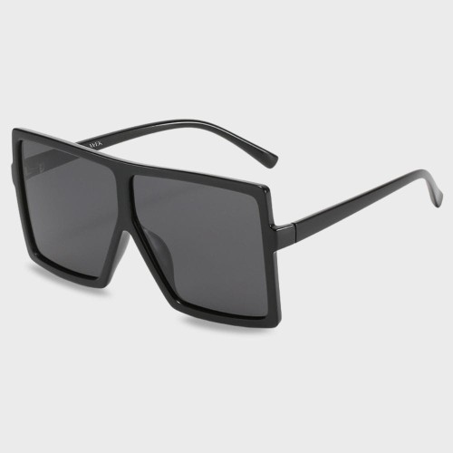 Czarne okulary przeciwsłoneczne w stylu oversize