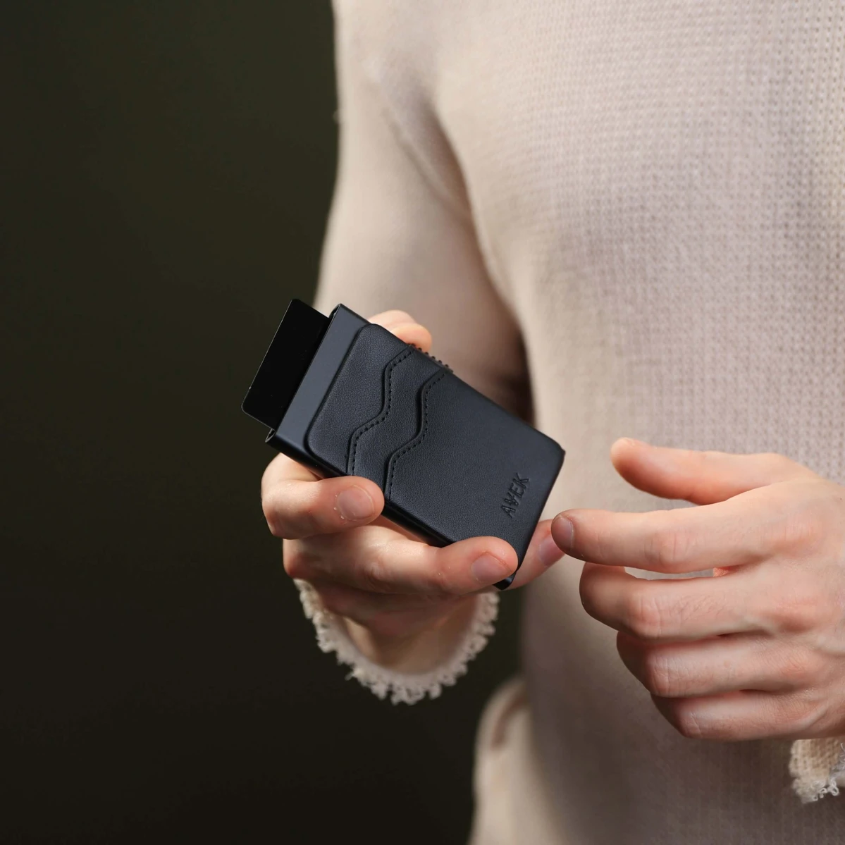 portfel-smart-rfid-aluminiowy-czarny.jpg