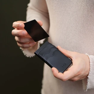 portfel-smart-rfid-aluminiowy-czarny.jpg