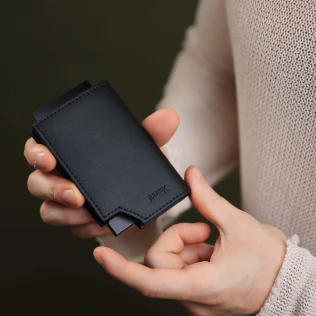 etui-na-karty-i-dokumenty-rfid-meski.jpg