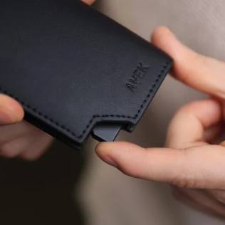etui-na-karty-i-dokumenty-rfid-meski.jpg