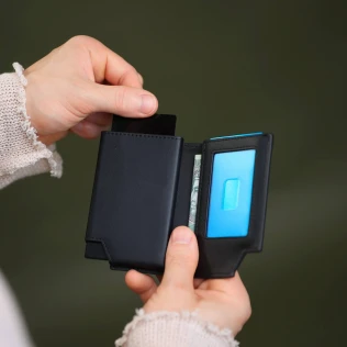 etui-na-karty-i-dokumenty-rfid-meski.jpg