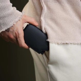 etui-na-karty-i-dokumenty-rfid-meski.jpg