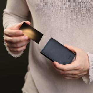 etui-na-karty-i-dokumenty-rfid-meski.jpg