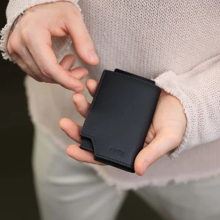etui-na-karty-i-dokumenty-rfid-meski.jpg