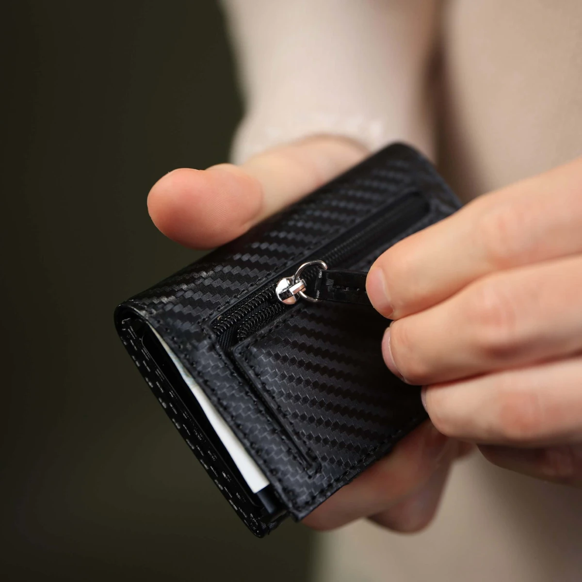 etui-na-karty-rfid-karbonowe-wlokno-weglowe.jpg