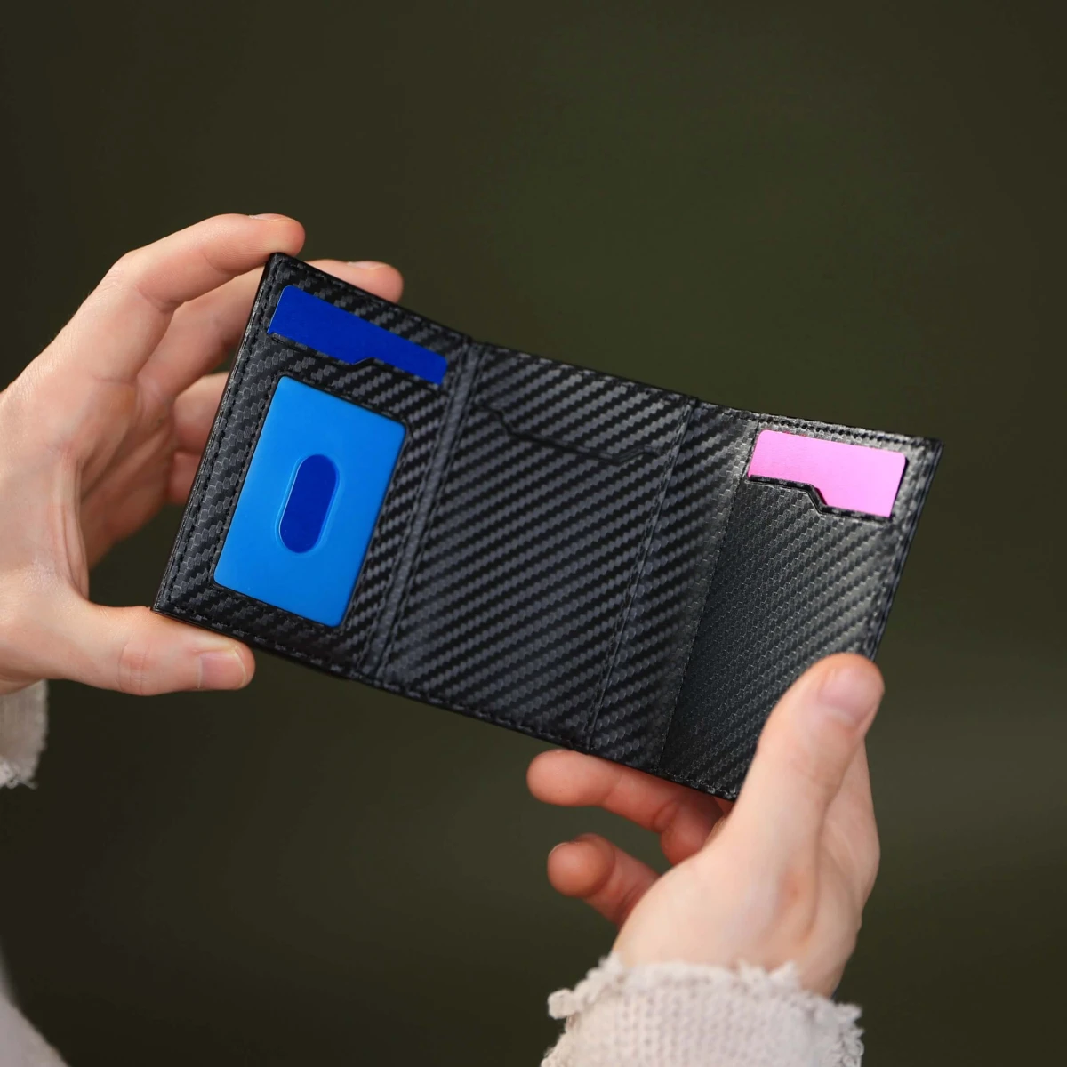 etui-na-karty-rfid-karbonowe-wlokno-weglowe.jpg