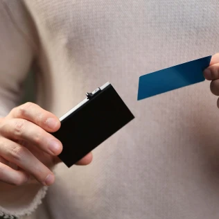 smart-wallet-na-karty-i-banknoty-rfid.jpg