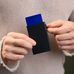 smart-wallet-na-karty-i-banknoty-rfid.jpg