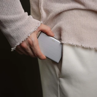 etui-na-karty-rfid-srebrne-stalowe-slim.jpg