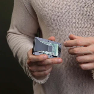 etui-na-karty-rfid-karbonowe-wlokno-weglowe.jpg