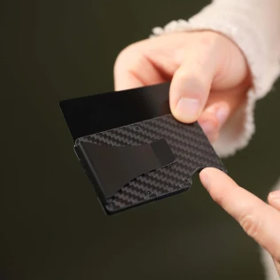 etui-na-karty-rfid-karbonowe-wlokno-weglowe.jpg