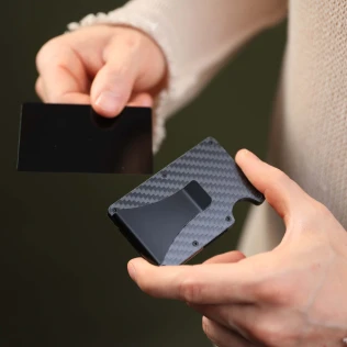 etui-na-karty-rfid-karbonowe-wlokno-weglowe.jpg
