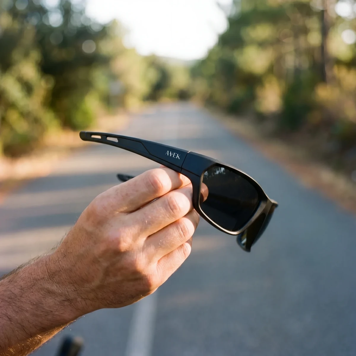 czarne-okulary-typu-wrap-rave