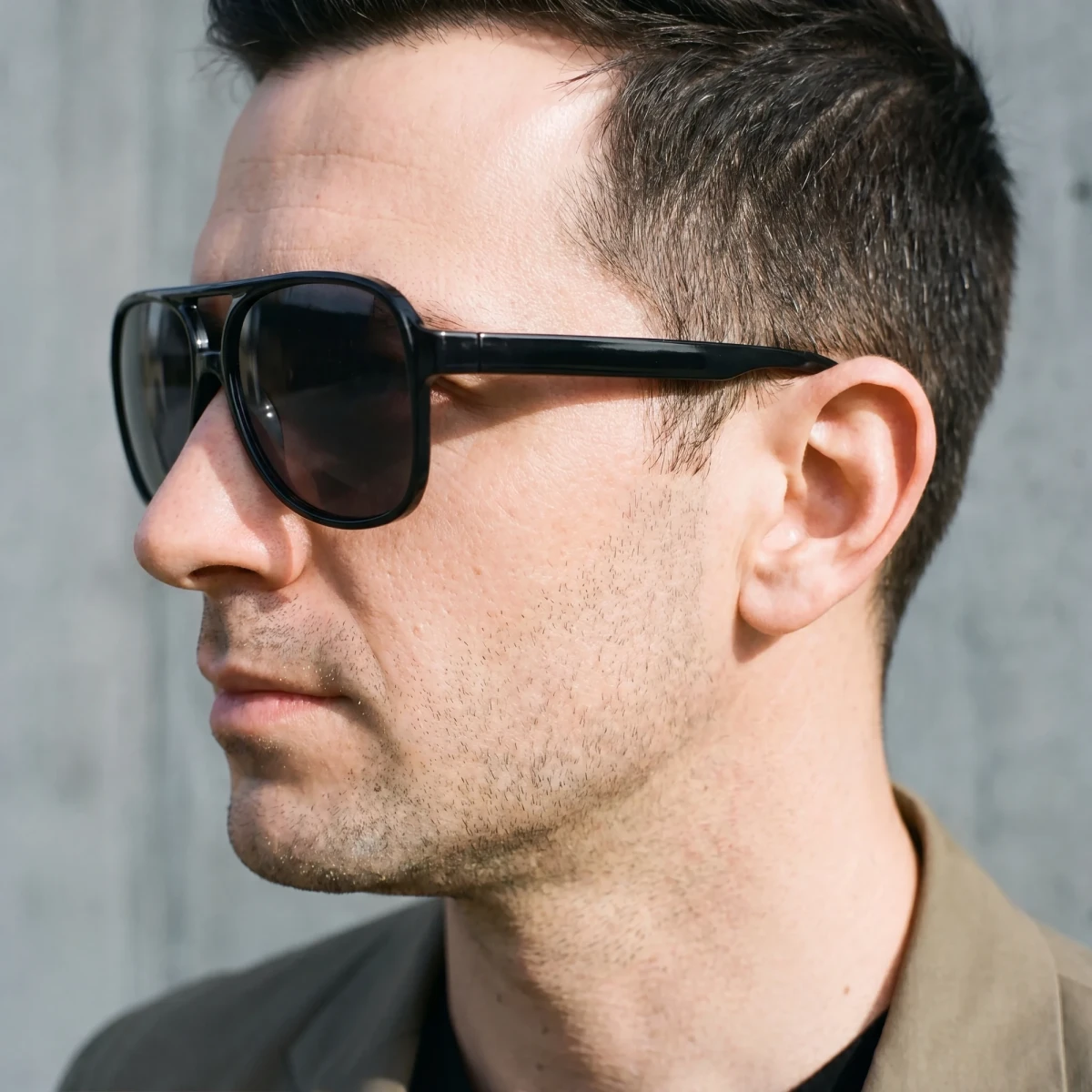 czarne-okulary-przeciwsloneczne-aviator-gradientowane