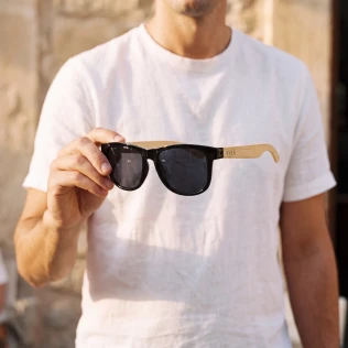czarno-szare-okulary-przeciwsloneczne-wayfarer-z-drewna