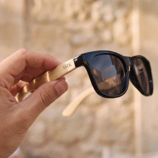 czarno-szare-okulary-przeciwsloneczne-wayfarer-z-drewna