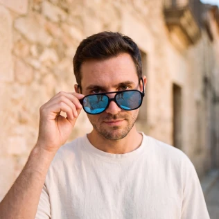 czarno-niebieskie-okulary-przeciwsloneczne-aviator