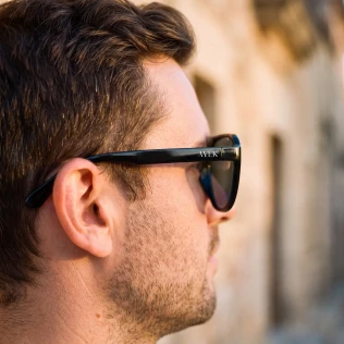 czarno-niebieskie-okulary-przeciwsloneczne-aviator