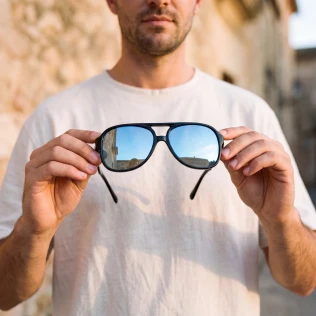 czarno-niebieskie-okulary-przeciwsloneczne-aviator