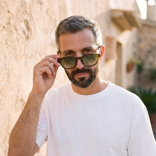 brazowo-ciemnozielone-okulary-przeciwsloneczne-wayfarer