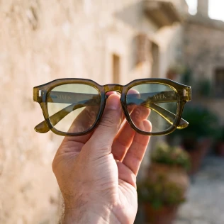 brazowo-ciemnozielone-okulary-przeciwsloneczne-wayfarer