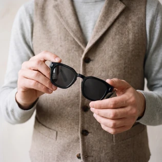 czarno-szare-okulary-przeciwsloneczne-wayfarer