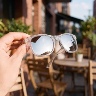 bialo-srebrne-polaryzacyjne-okulary-przeciwsloneczne-wayfarer
