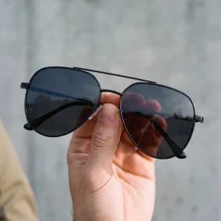czarne-okulary-przeciwsloneczne-aviator