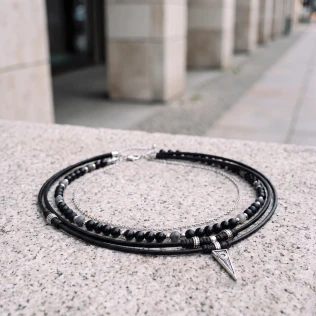 czarny-choker-wielowarstwowy-z-grotem