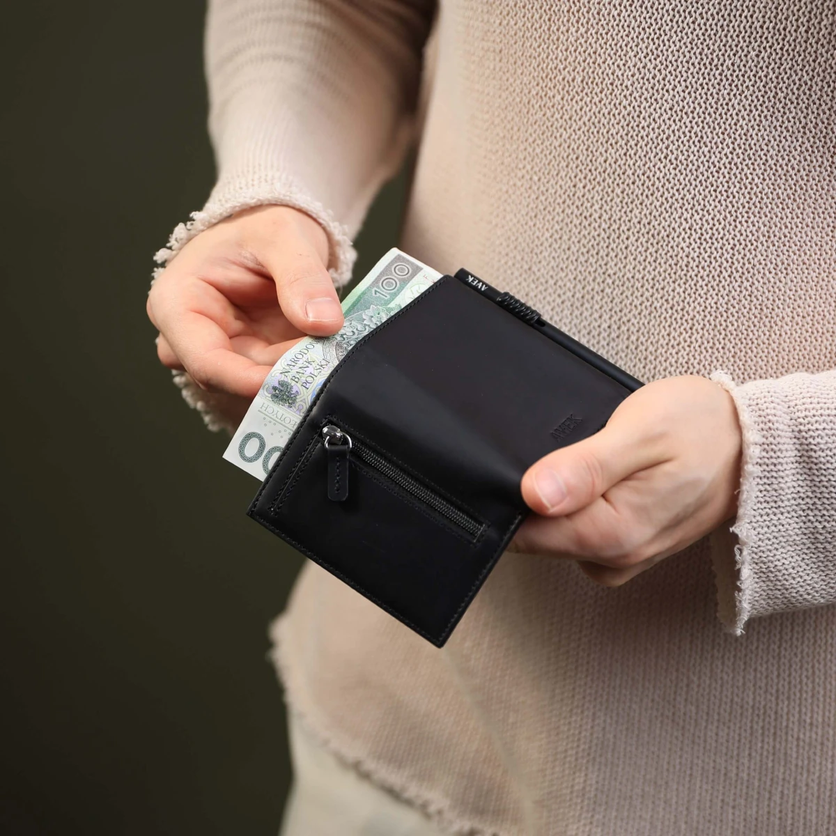 portfel-antykradziezowy-rfid-czarny-na-karty.jpg