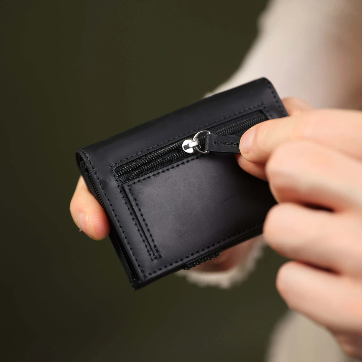 portfel-antykradziezowy-rfid-czarny-na-karty.jpg