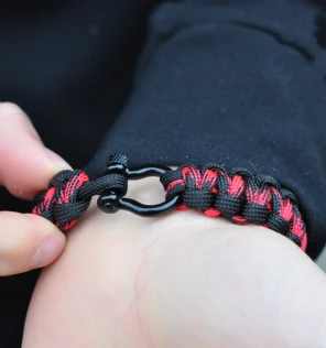 meska-bransoletka-paracord-spartan-czerwona-czarna.jpg