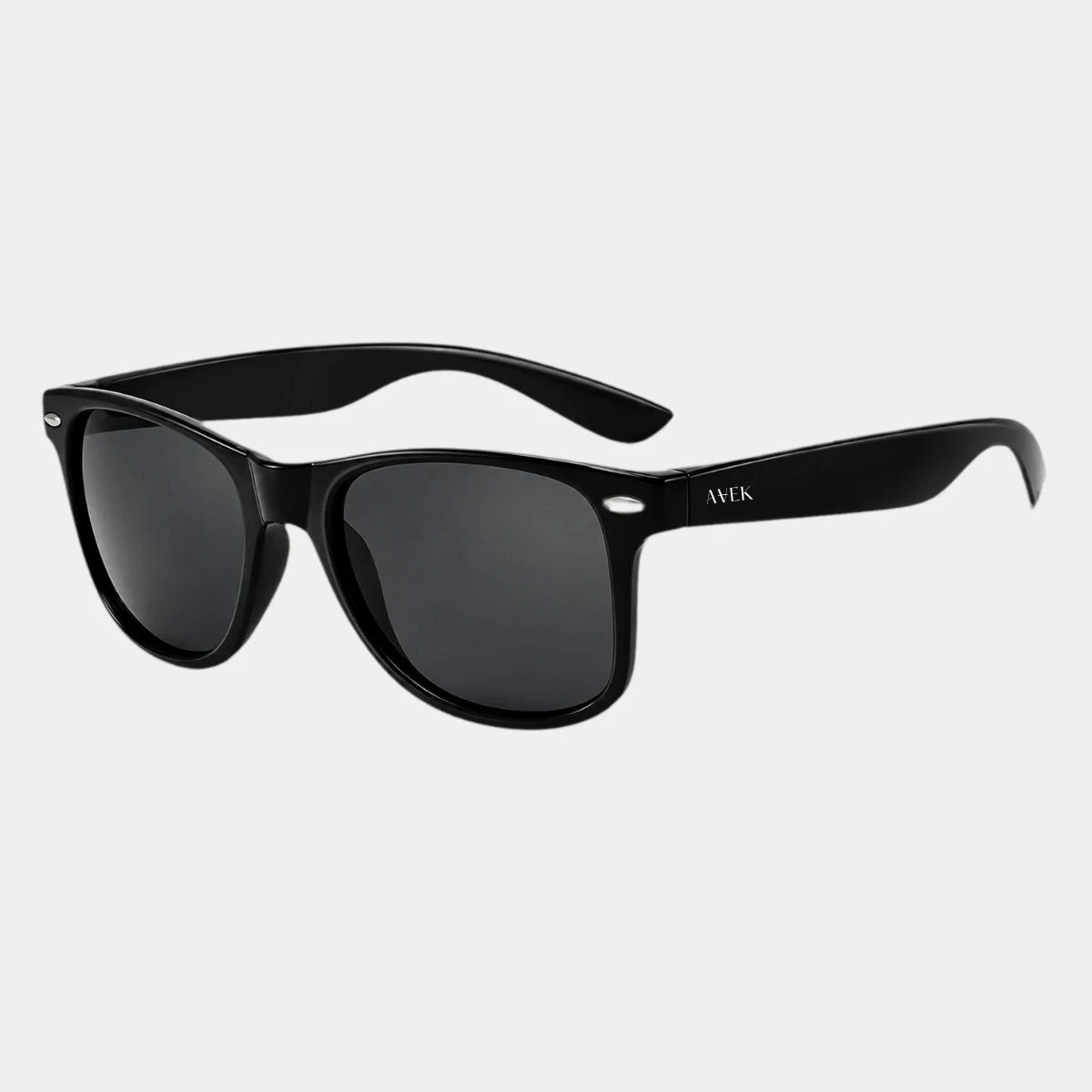 Czarne okulary przeciwsłoneczne wayfarer w klasycznym stylu