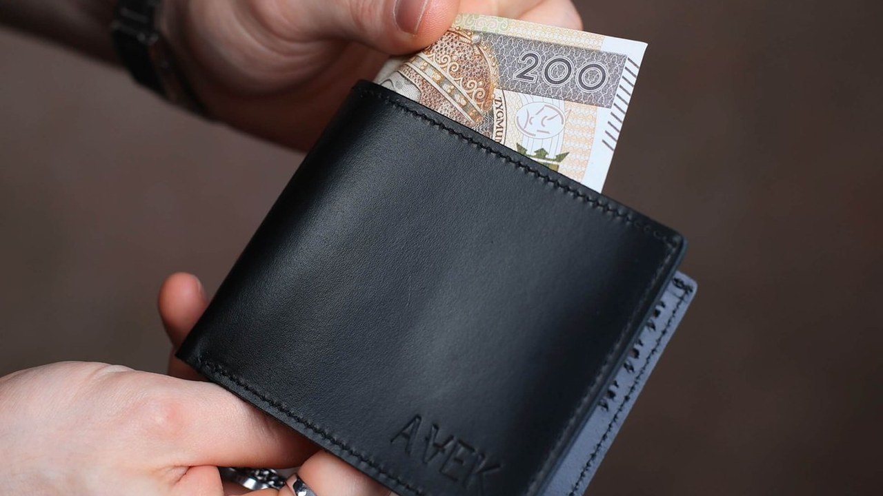 Jaki portfel męski wybrać – rodzaje, blokada RFID i rozmiar