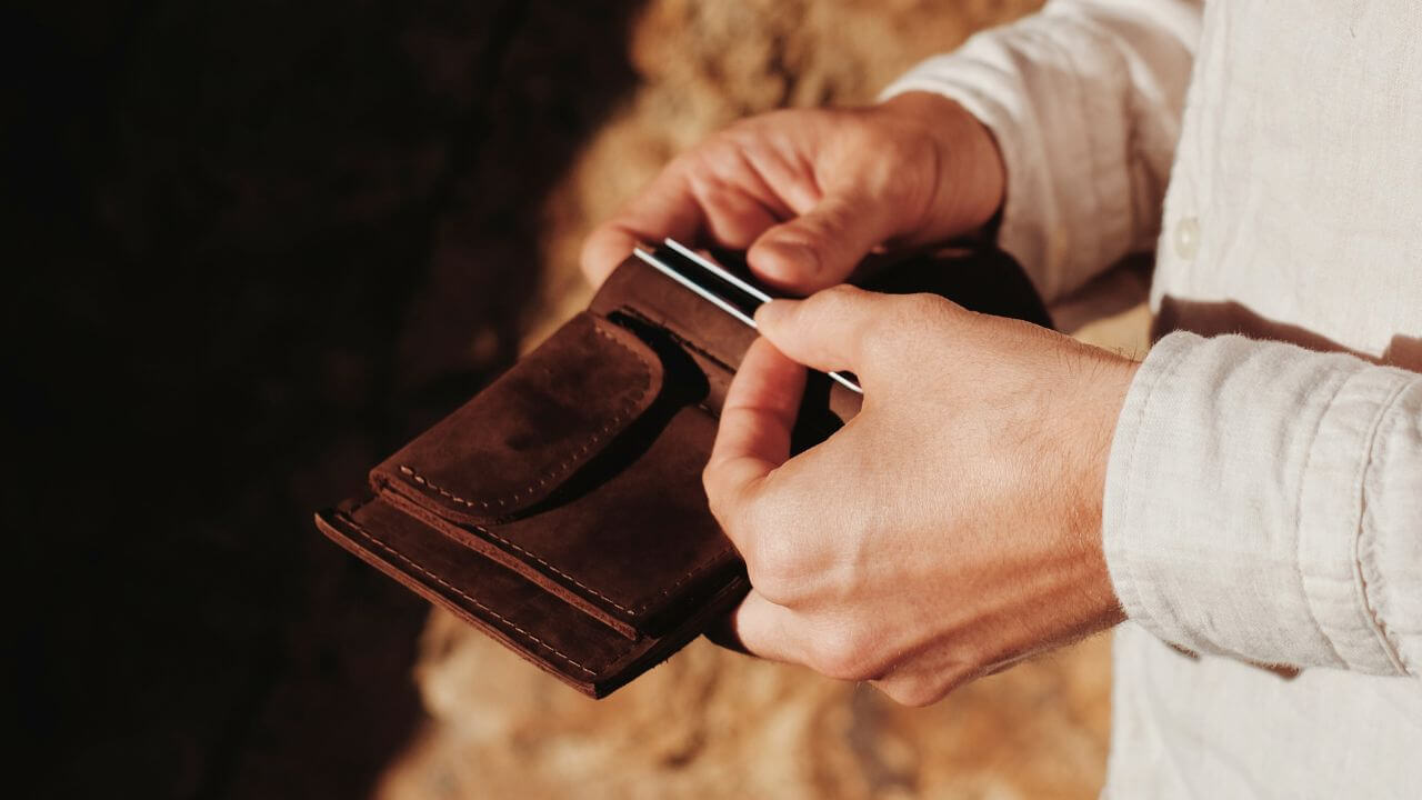 Portfel męski jako element mody: Jak dobrać portfel do swojego stylu